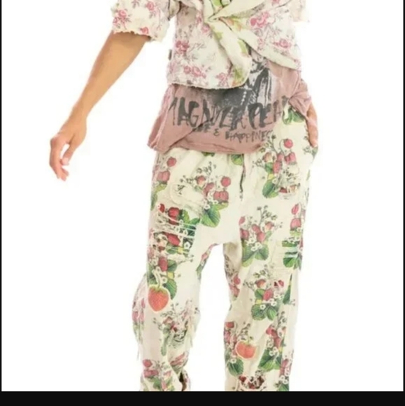 Magnolia Pearl BloomeBerry trousers - Picture 2 of 10